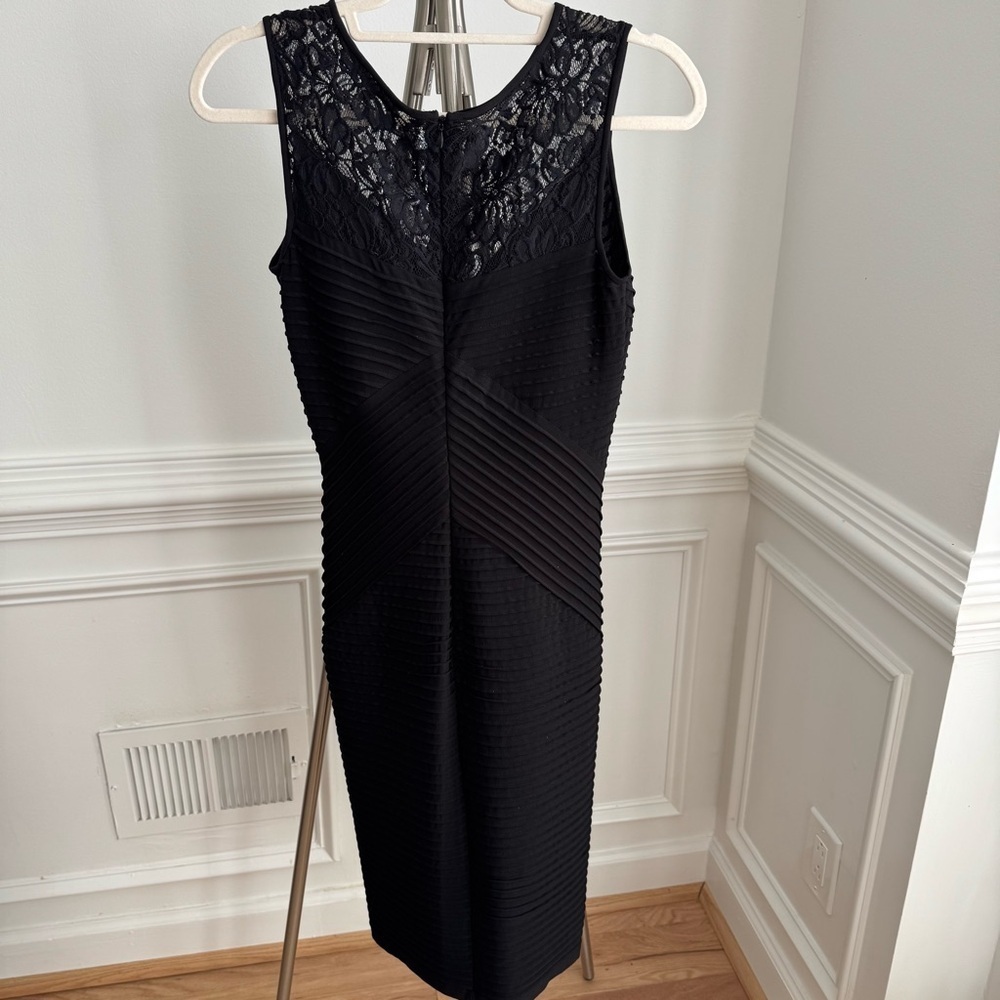 Calvin Klein Elegant Formal Black Lace Minimalist GraduationDress Size Small - Picture 3 of 7